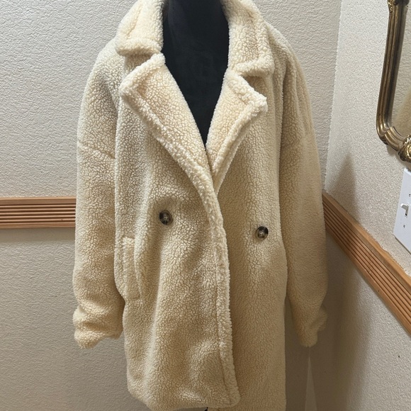 PrettyLittleThing Jackets & Blazers - PrettyLittleThing Oversized Cream Teddy Jacket Size 8